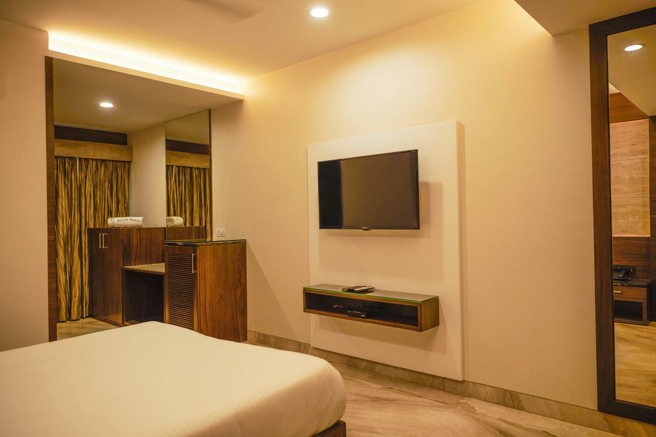 The Atithi Niwas Hotel Indore Zewnętrze zdjęcie