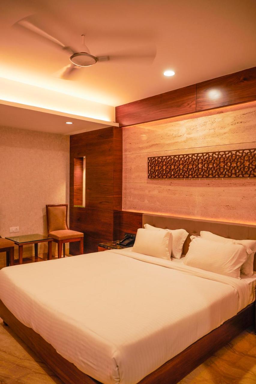 The Atithi Niwas Hotel Indore Zewnętrze zdjęcie