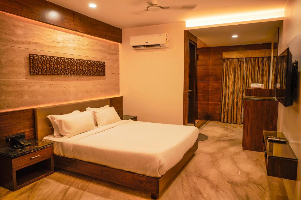 The Atithi Niwas Hotel Indore Zewnętrze zdjęcie