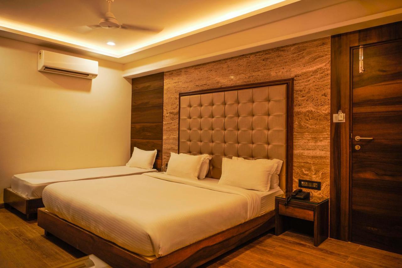 The Atithi Niwas Hotel Indore Zewnętrze zdjęcie