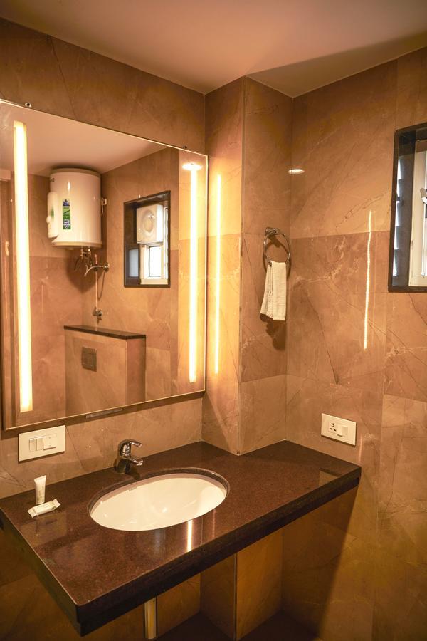 The Atithi Niwas Hotel Indore Zewnętrze zdjęcie