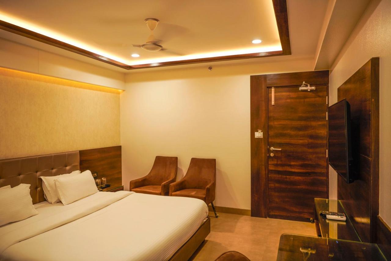 The Atithi Niwas Hotel Indore Zewnętrze zdjęcie